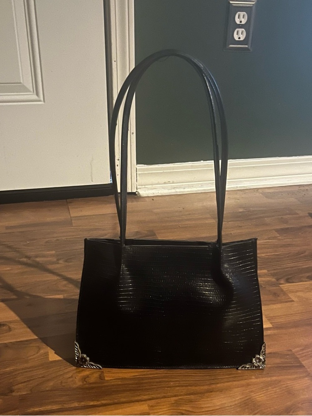 Elegant Black Women's Shoulder Tote with Decorative Corners